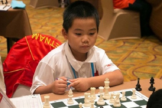 Dang Anh Minh won gold medal in the boys’ U8 standard chess at the 17th Asean+ Age Group Chess Championships 2016. (Photo: vcmedia.vn)