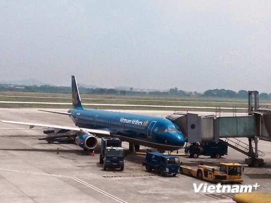 A domestic Vietnam Airlines flight en route from Da Nang to Ha Noi had to divert to Laos due to bad weather. (Photo: VNA)