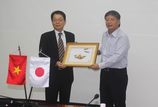 Chief Representative Yasuo Fujita (left) and Vice Chairman Tuan