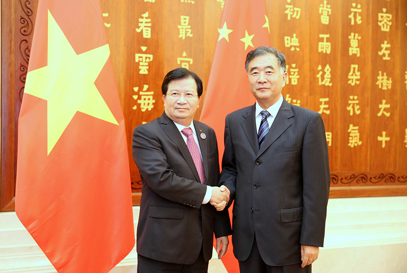 Phó Thủ tướng Trịnh Đình Dũng và Phó Thủ tướng Quốc vụ viện Cộng hoà nhân dân Trung Hoa Uông Dương. Ảnh: VGP/Xuân Tuyến