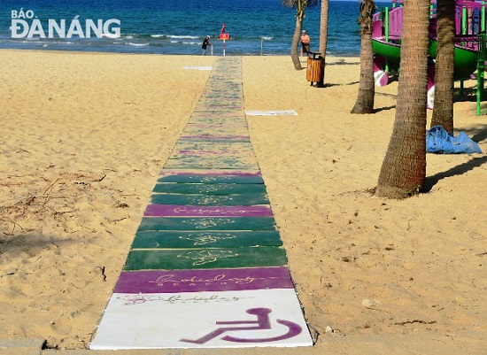 Foreshore walkway for wheelchairs