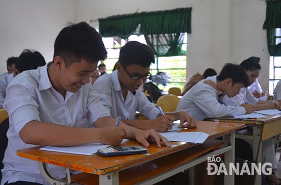 12th-grade students in a classroom 