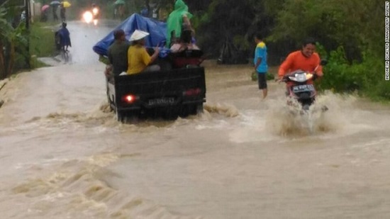 At least 31 dead and 19 others missing in a flooding in western Indonesia (Photo: cnn.com)