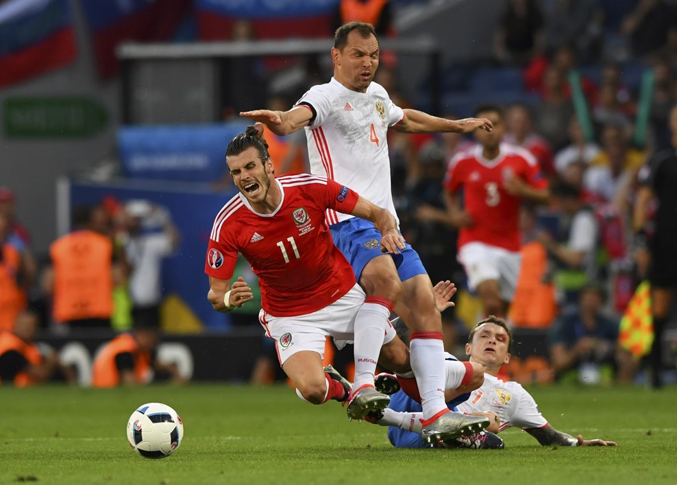 Dù đã rất nỗ lực nhưng các cầu thủ Nga đã không thể ngăn cản Bale (11) và các đồng đội giành chiến thắng. Ảnh: UEFA