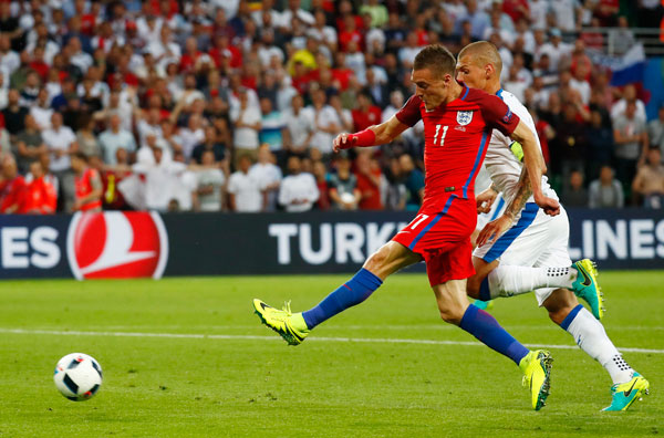 Vardy tận dụng rất tốt tốc độ trước hàng thủ Slovakia. Ảnh: Reuters.