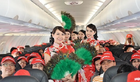 Taiwan’s traditional dance is performed on the inaugural flight from Ho Chi Minh City to Tainan on June 22, 2016.