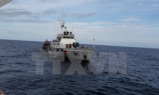 Ship searches for CASA 212 (Source: VNA)