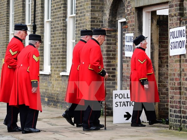 Cử tri Anh bỏ phiếu trưng cầu ý dân ở Chelsea, Tây London, ngày 23/6. (Nguồn: AFP/TTXVN)