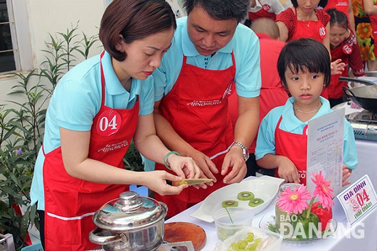 A family at a cooking contest