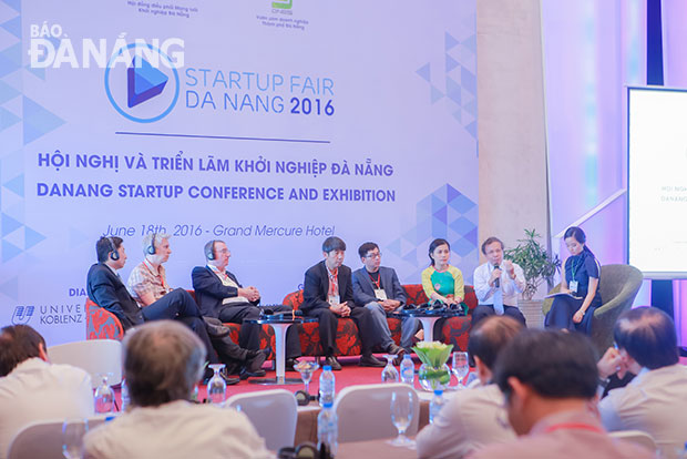 Thảo luận về môi trường khởi nghiệp ở Đà Nẵng từ nhiều góc nhìn: chính quyền, trường đại học, nhà đầu tư, nhà khởi nghiệp... Ảnh: KHANG NINH