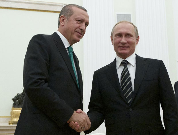 Tổng thống Thổ Nhĩ Kỳ Recep Tayyip Erdogan (trái) và Tổng thống Nga Vladimir Putin gặp gỡ tại Điện Kremlin năm 2015.  	                      Ảnh: AFP