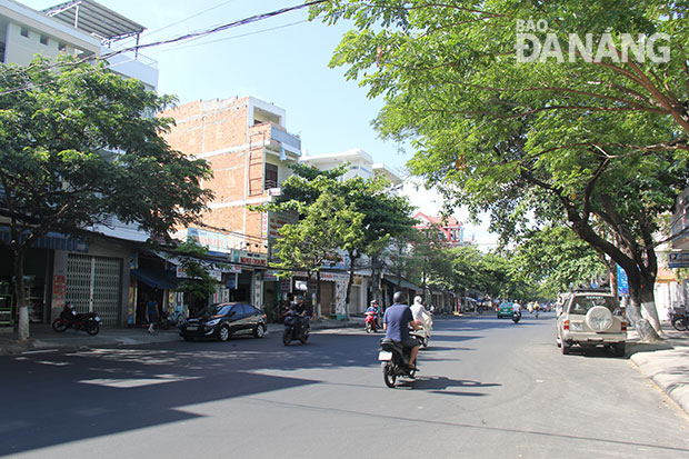 Đường Đống Đa (đoạn địa bàn phường Thạch Thang) được xây dựng thành tuyến đường văn minh đô thị kiểu mẫu. Ảnh: Quốc Khải