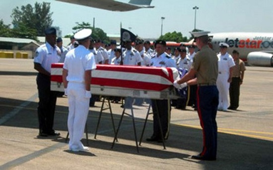 A ceremony to hand over US servicemen's remains to the US side. (Source: dantri.com.vn)