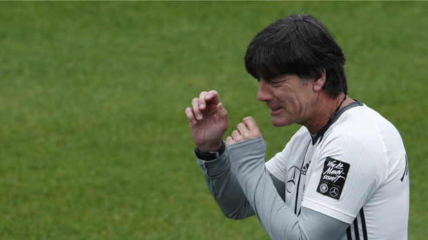 HLV Joachim Loew sẽ giúp Đức thắng Ý lần này.