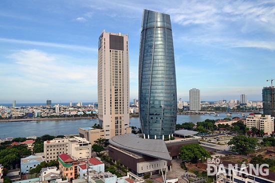 The Da Nang Administrative Centre (right)