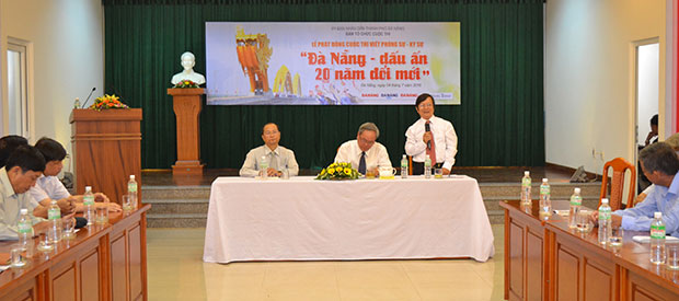 Phó Trưởng ban Tuyên giáo Thành ủy Bùi Xuân phát biểu tại cuộc thi.