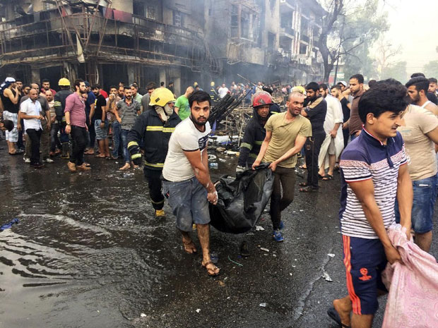 Tính đến ngày 6-7, số người chết trong vụ tấn công ở thủ đô Baghdad hôm 3-7 lên đến 250 người. 						          Ảnh: AFP