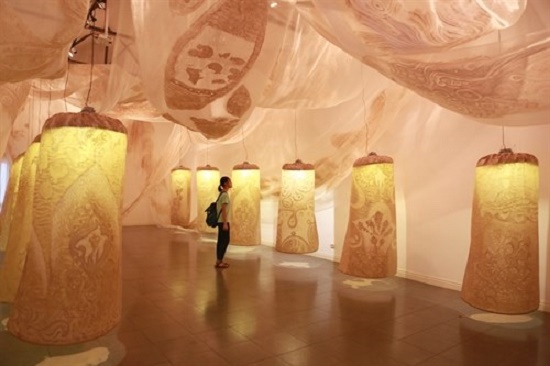 The exhibition of truc chi (bamboo pulp paper) is on going at the Hanoi Goethe Institute (Photo: VNA)