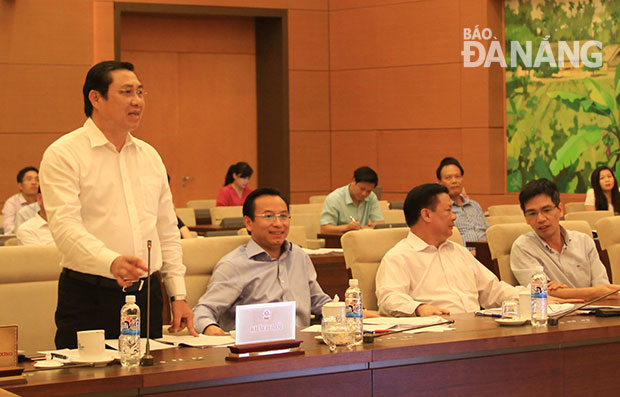 Chủ tịch UBND thành phố Đà Nẵng Huỳnh Đức Thơ phát biểu tại phiên họp.                      Ảnh: VIỆT DŨNG