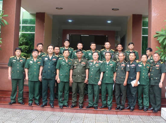 Representatives from the Royal Cambodian Army and the leaders of Da Nang Border Guard