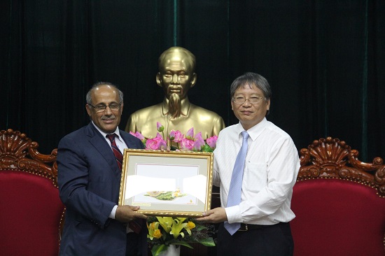 Mr Abdel-Jelil (left) and Vice Chairman Tuan