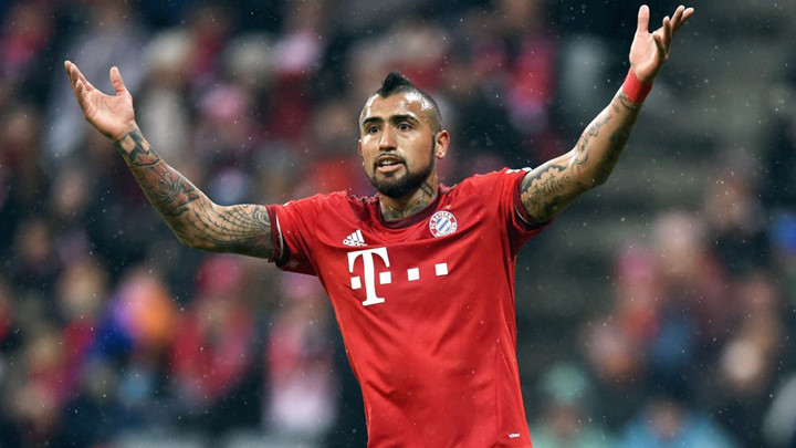 5. Arturo Vidal (Chile, Bayern): Thành tích vô địch Copa America và vô địch Bundesliga giúp Vidal hoàn toàn xứng đáng có một suất trong danh sách đề cử.