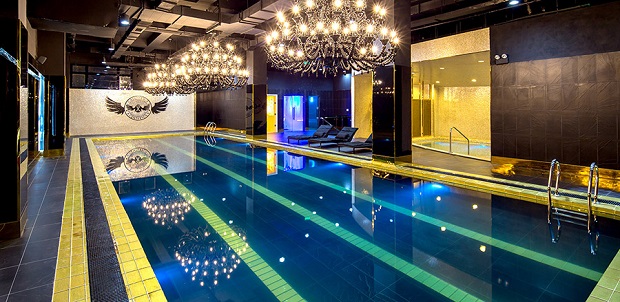    California Fitness and Yoga’s hi-end swimming pool