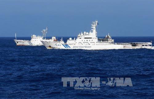 Tàu hải giám của Trung Quốc đi vào vùng biển xung quanh quần đảo Senkaku ngày 4/2. Ảnh: AFP/TTXVN