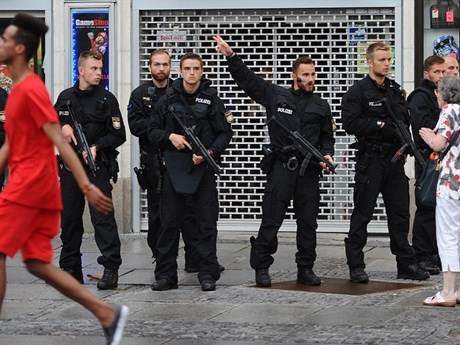Cảnh sát phong tỏa hiện trường vụ xả súng ở thành phố Munich của Đức