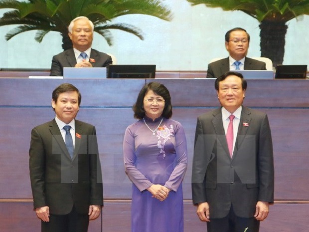 Vice President Dang Thi Ngoc Thinh (M), Chief Judge Nguyen Hoa Binh (R) and Prosecutor General Le Minh Tri (L) (Source: VNA)