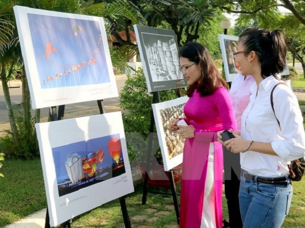 Viet Nam heritage photo exhibition 2015 (Source: VNA)