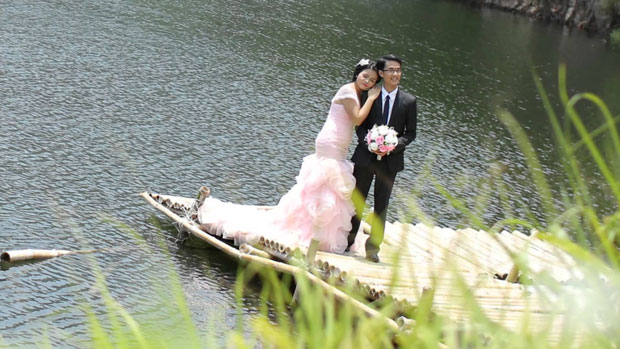 Những khung hình cưới lãng mạn ở hồ Xanh.