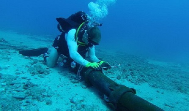 A diver is seen fixing a submarine cable cut in this file photo. Tuoi Tre