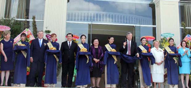  Cutting the ribbon at the inauguration ceremony