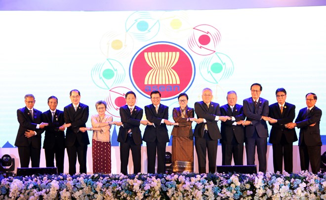 The ASEAN ministers at the opening ceremony (Photo: VNA)