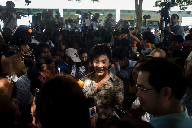 Cựu Thủ tướng Yingluck Shinawatra phát biểu với báo giới ở Bangkok. 		Ảnh: AFP