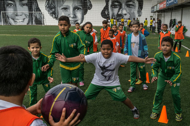 Các em đang thi đấu tại Học viện Neymar.