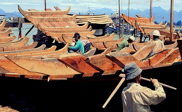  ‘Dong Moi Tau Ca’ (Building New Fishing Boats)