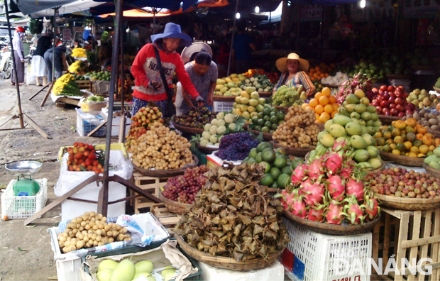 Trái cây - một trong những mặt hàng tiêu thụ mạnh trong ngày rằm.