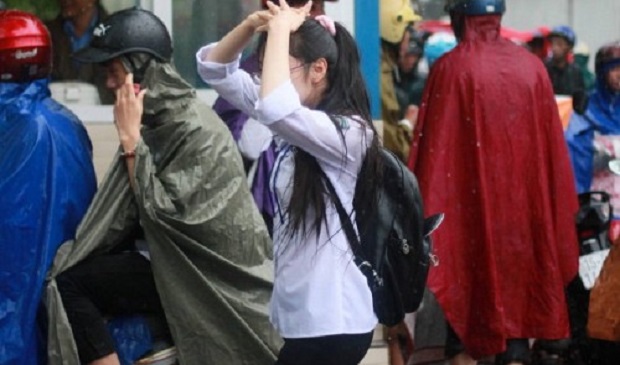 People in raincoats under the rain in Hai Phong City, located in northern Vietnam. Tuoi Tre