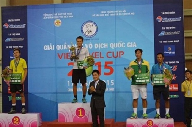 Pham Minh Tuan of Da Nang (centre) wins men’s title at the National Tennis Championship last year (Photo: thethaovietnam.vn)