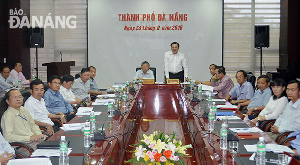 Representatives from the Da Nang authorities participating in the online meeting 