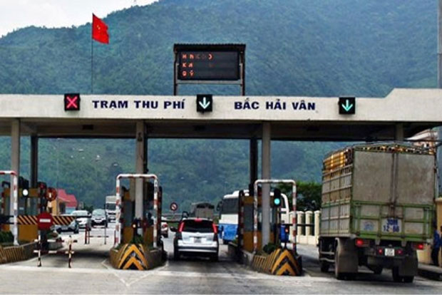 Trạm thu phí đặt ngay cửa phía bắc hầm đường bộ Hải Vân để thu phí BOT hầm Phước Tượng và Phú Gia.  Ảnh: D.L