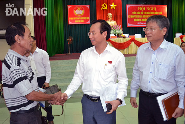 Bí thư Thành ủy, Chủ tịch HĐND thành phố Nguyễn Xuân Anh chia sẻ tâm tư với cử tri.  Ảnh: VIỆT DŨNG