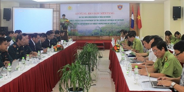 The meeting to review the implementation of a memorandum of understanding between Vietnam’s Forest Protection Department and Laos’s Department of Forest Inspection (Source: baochinhphu.vn)