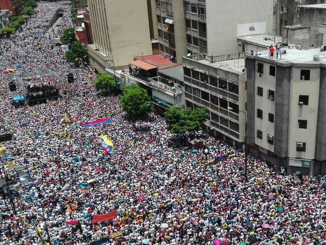 Phe đối lập Venezuela tuyên bố hơn 1 triệu người đã tham gia biểu tình trong ngày 1-9 - Ảnh: AFP