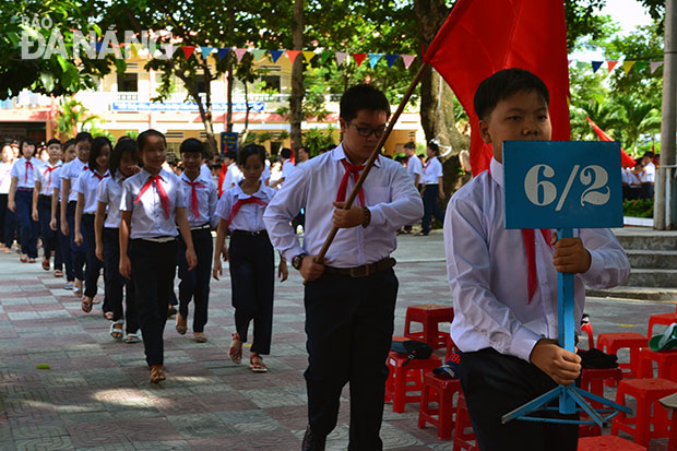 So với năm học trước, ngành giáo dục - đào tạo thành phố sẽ có những điểm mới trong năm học 2016-2017.  TRONG ẢNH: Lễ khai giảng năm học mới 2015 - 2016 tại Trường THCS Lê Độ, quận Sơn Trà.  		         Ảnh: P.T