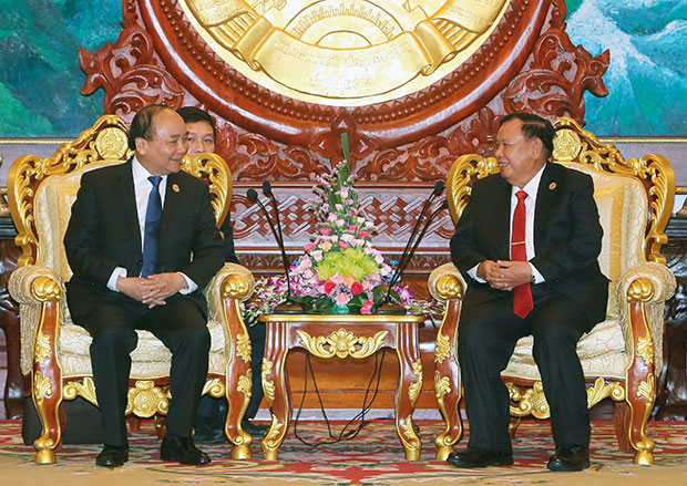 Thủ tướng Nguyễn Xuân Phúc đến chào Tổng Bí thư, Chủ tịch nước Lào Bounnhang Vorachith. Ảnh: TTXVN