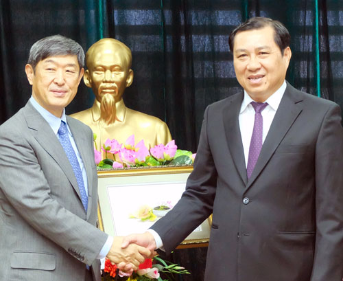 President Kitaoka (left) and Chairman Tho