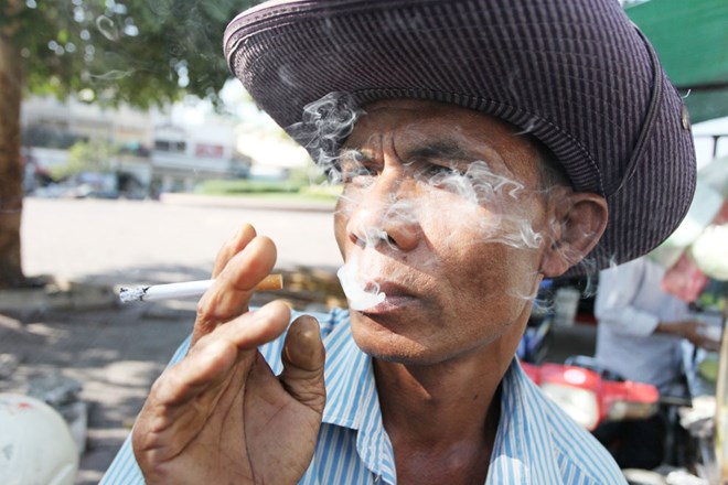 A man smoking at a public place. Cambodia launches a campaign to reduce smoking in Siem Reap city. (Source: phnompenhpost.com)